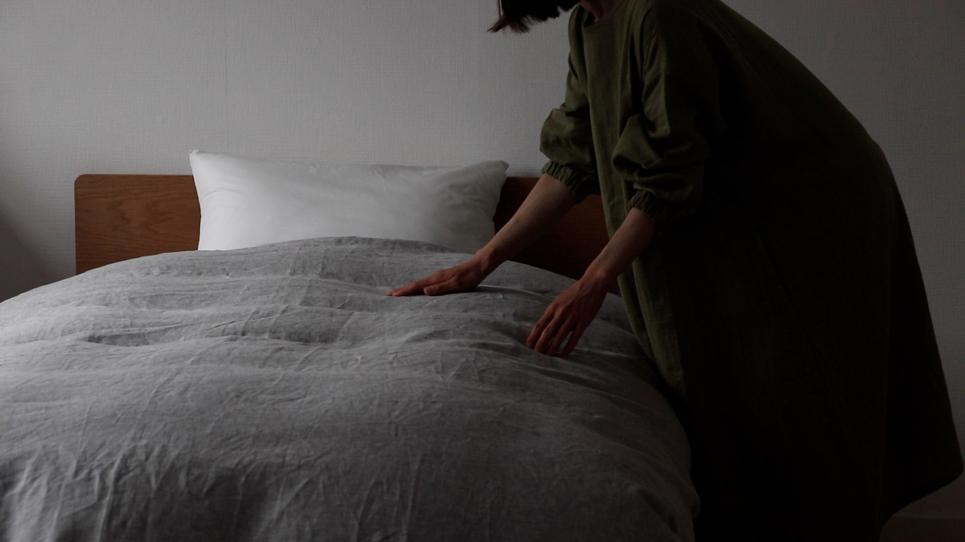 汗ばむ季節の眠りに、“ 肌合い ”で選ぶ麻の寝具。紗良 –SHARA– のある暮らし